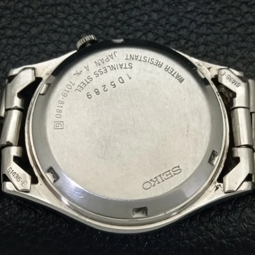Vintage 1988 Seiko Automatic Mens Silver Watch W/daydate & Red accents